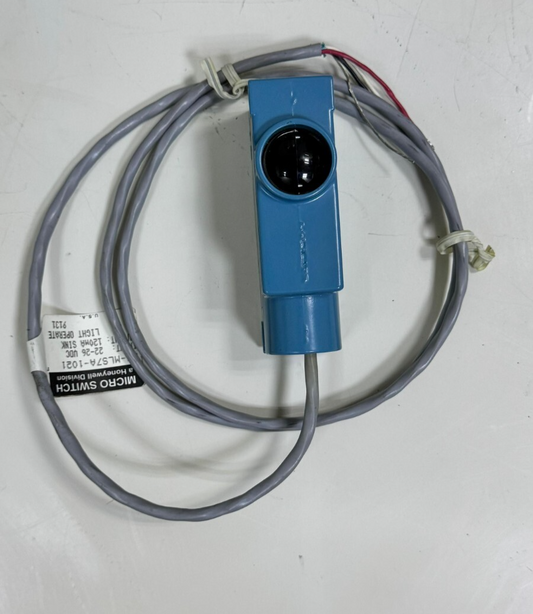 Honeywell MICRO SWITCH FEMLS7A1021 Sensor 22–26VDC | Sink Light Operate 120mA1