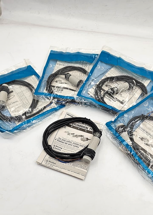 ( Pack Of 5 pcs ) Autonics CR18 8DN proximity Sensor1