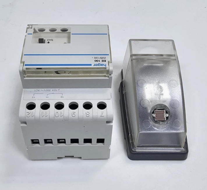 Hager EE100 Twilight Switch with Photocell Sensor | 230V, 16A | Made In France7