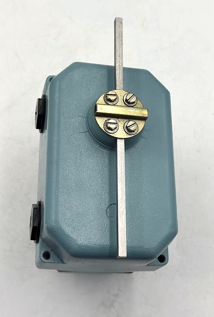Telemecanique XF9D251 Mechanical Trip Device with Manual Reset7