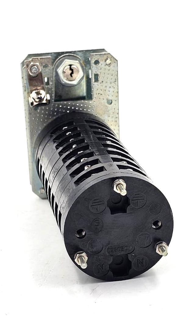 Merz Series 111 Rotary Cam Switch | 25 A6