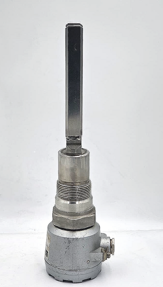 Endress+Hauser Soliphant FTM 930GR1ACSN Vibronic Point Level Switch - saleem al tamimi electric equipment trading co llc-UAE