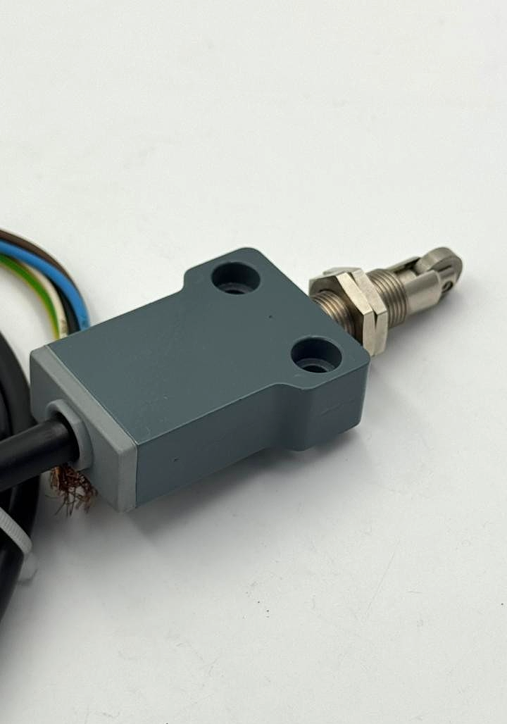 Pizzato | FB 45122SN | Prewired Position Switch | Made in Italy - saleem al tamimi electric equipment trading co llc-UAE