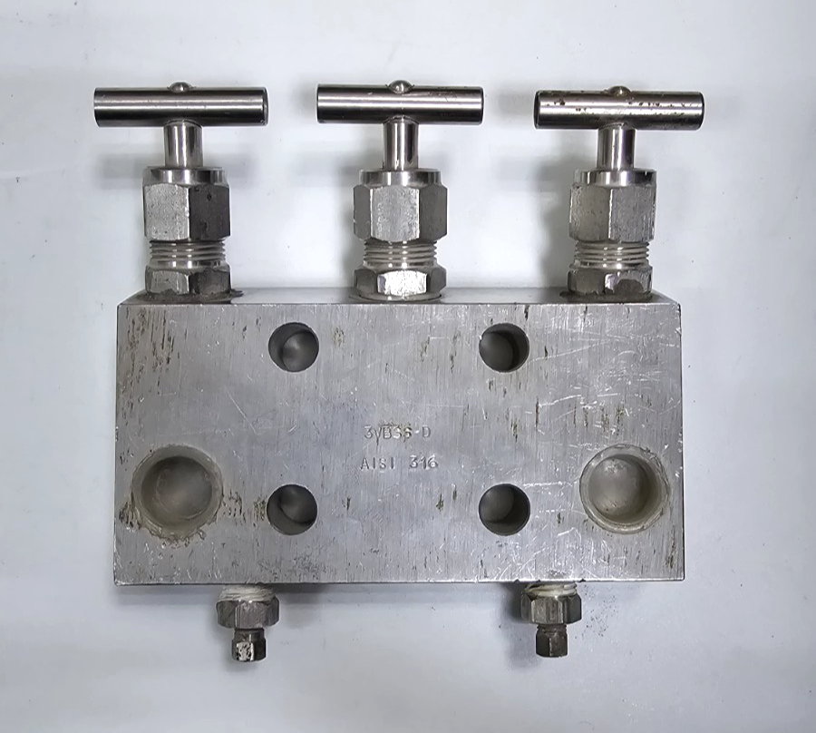 3VBSS 3Valve Manifold – Stainless Steel Block & Bleed Valve2