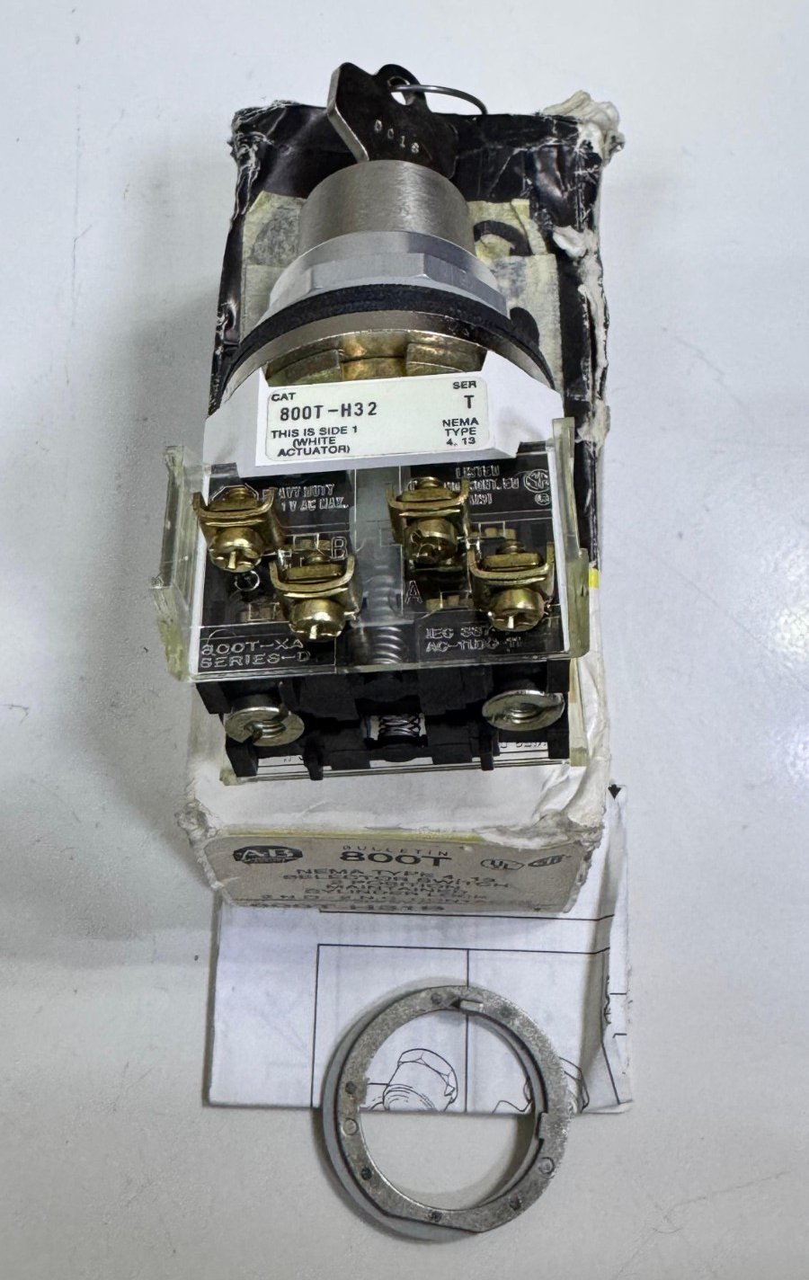 AllenBradley | 800TH32 |2Position Cylinder Lock Selector Switch | 600V AC Max0