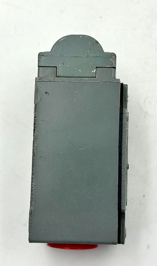 Square D BM536 Limit Switch 600V | Made in Italy 3
