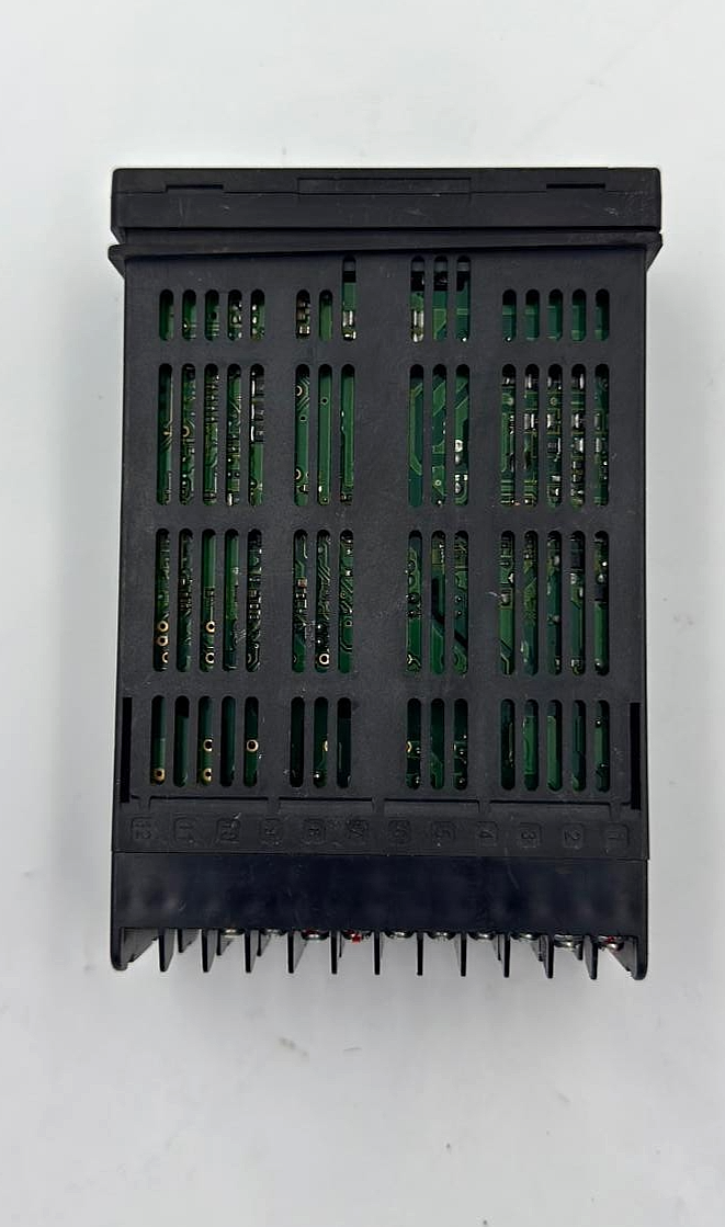 Azbil SDC45 Digital Indicating Controller ( 1 Pcs )4