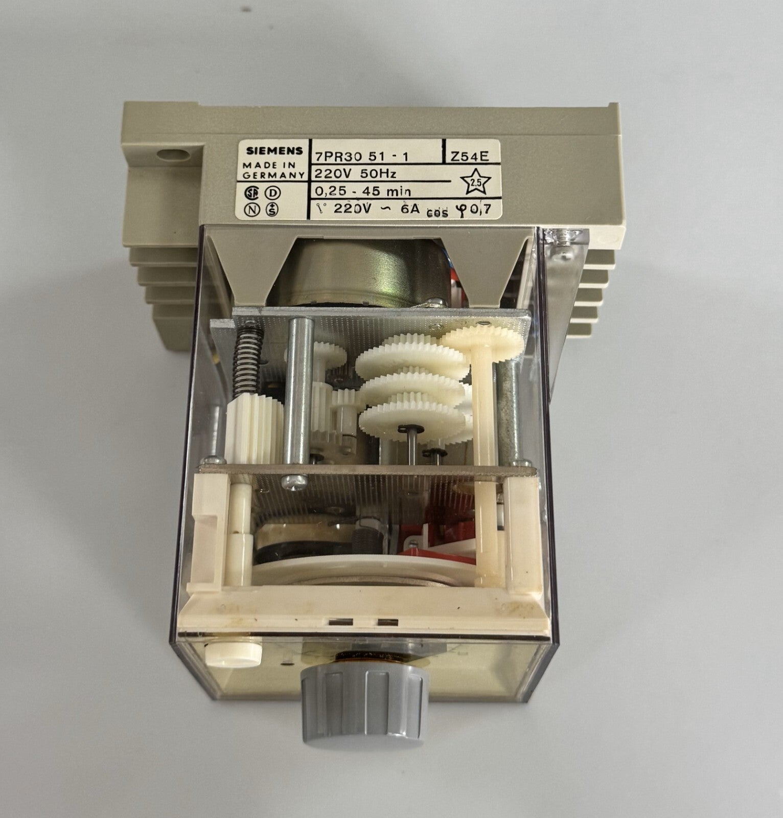 SIEMENS 7PR30 511 Analog Timer Relay – 220V AC, 0.25 to 45 Minutes2