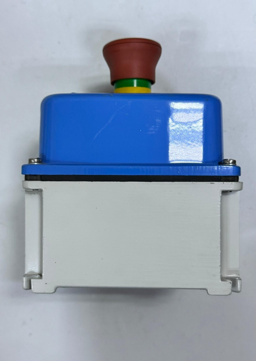 Palazzoli SL461390 Emergency Stop Switch – IP67 Rated, Industrial Safety Control2