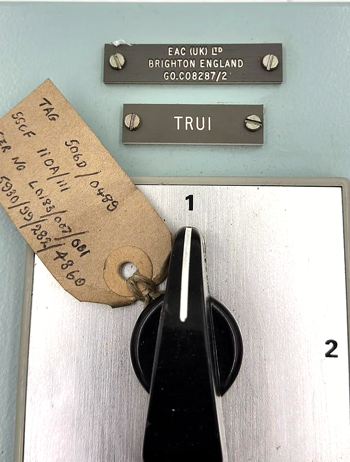 Electrical Apparatus 302585C Vintage Electrical Changeover Switch | Made in UK3