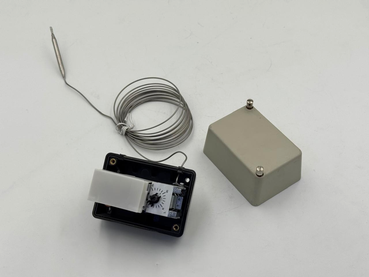 JUMO ATH2 SurfaceMounted Thermostat | Temperature Controller | Made in Germany3