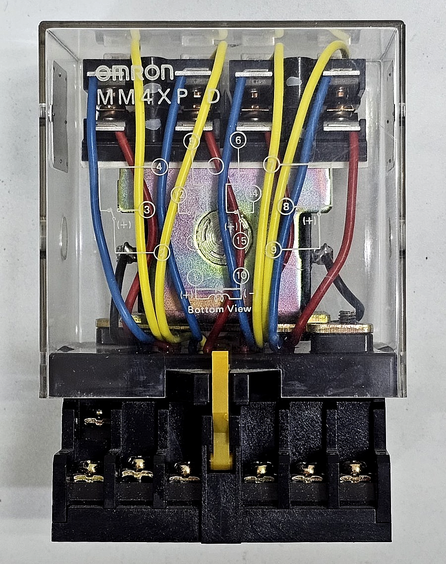 Omron | MM4XPD | Relay With Socket | 15Pin | 24V DC Coil1