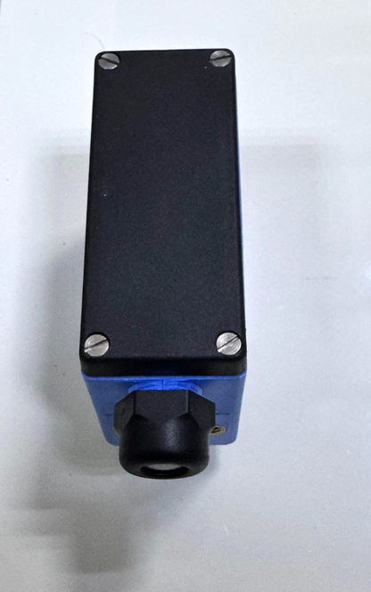 SICK | WT3002 |  Photoelectric Proximity Sensor | DC 10–30V6