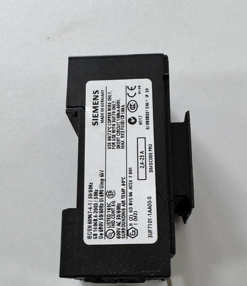 Siemens SIMOCODE PRO 3UF71011AA000 Motor Management System, 2.425A, 690V,0