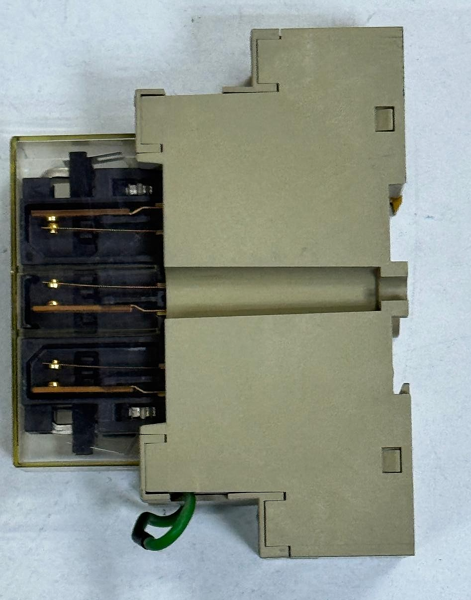 Omron G7S4A2B | P7S14F Base | Safety Relay with Socket | Made in Japan3