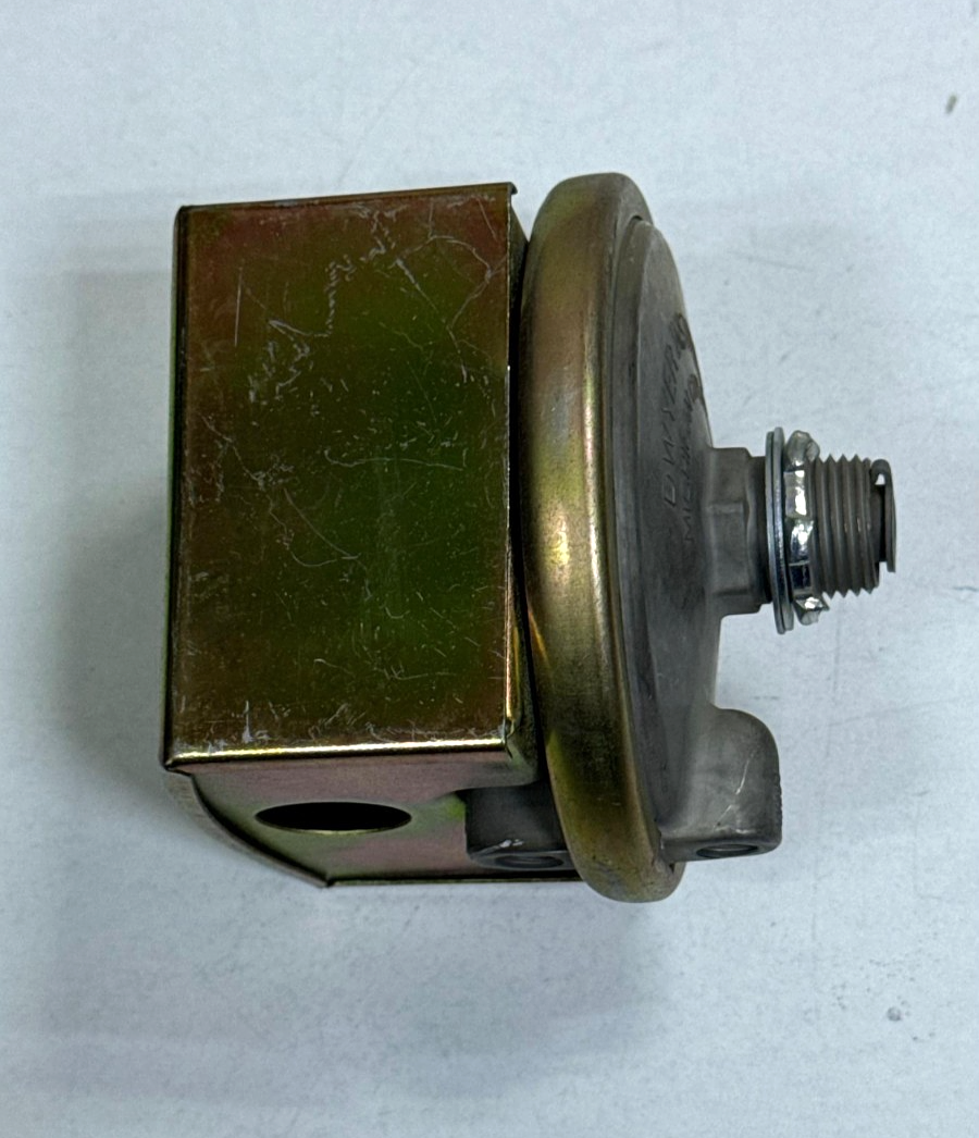 Dwyer Instruments | 18230 | Pressure Switch | Made in USA3