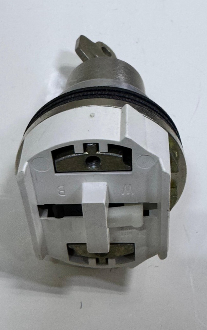 AllenBradley 800TH42 Selector Switch – White Actuator, NEMA Type 4/13, HeavyD5