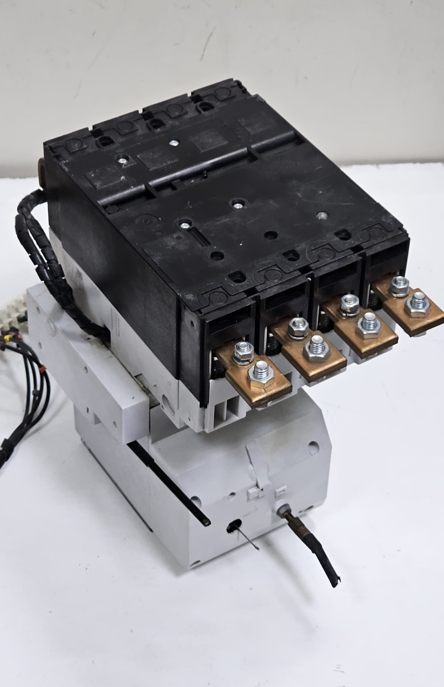 Eaton |  NZM2XR & NZM2XMVR | Molded Case Circuit Breakers | 250A ( 1 piece )8