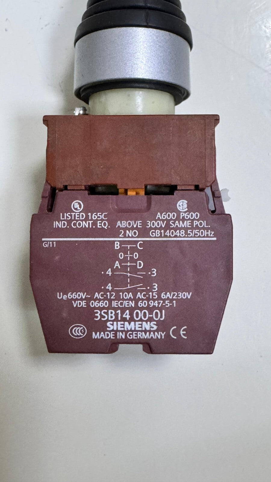 Siemens 3SB14 000J Contact Block, 2NO, 660V, 10A, Industrial Push Button Switch1