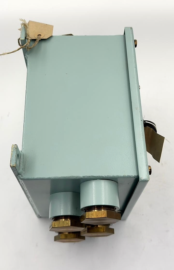 Electrical Apparatus 302585C Vintage Electrical Changeover Switch | Made in UK7