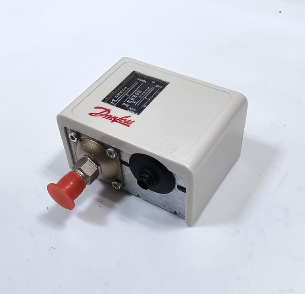 Danfoss KP5 Pressure Control Switch | 060117166 | 8–32 Bar Range | 1/4" Flare1