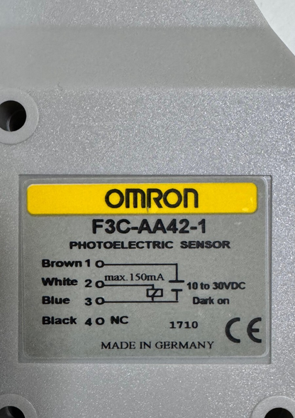 Omron F3CAA421 Photoelectric Sensor – 10–30VDC| Made in Germany2