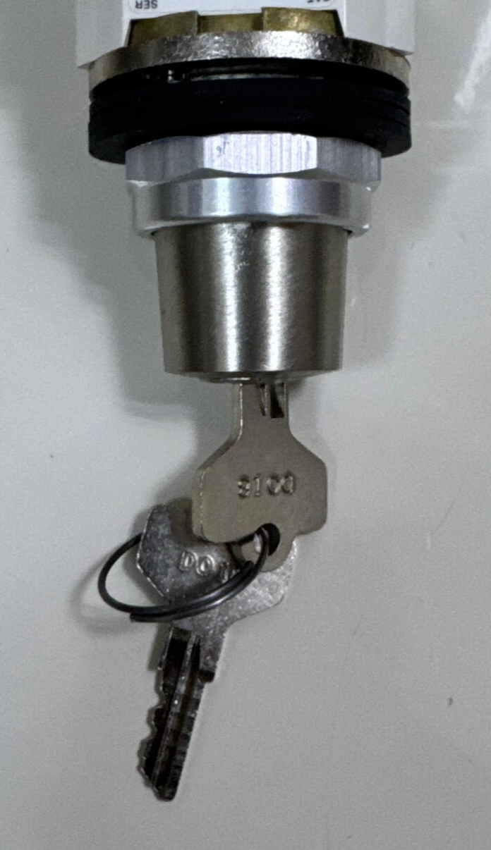 AllenBradley 800TH31B 2Position Cylinder Lock Selector Switch – HeavyDuty,7