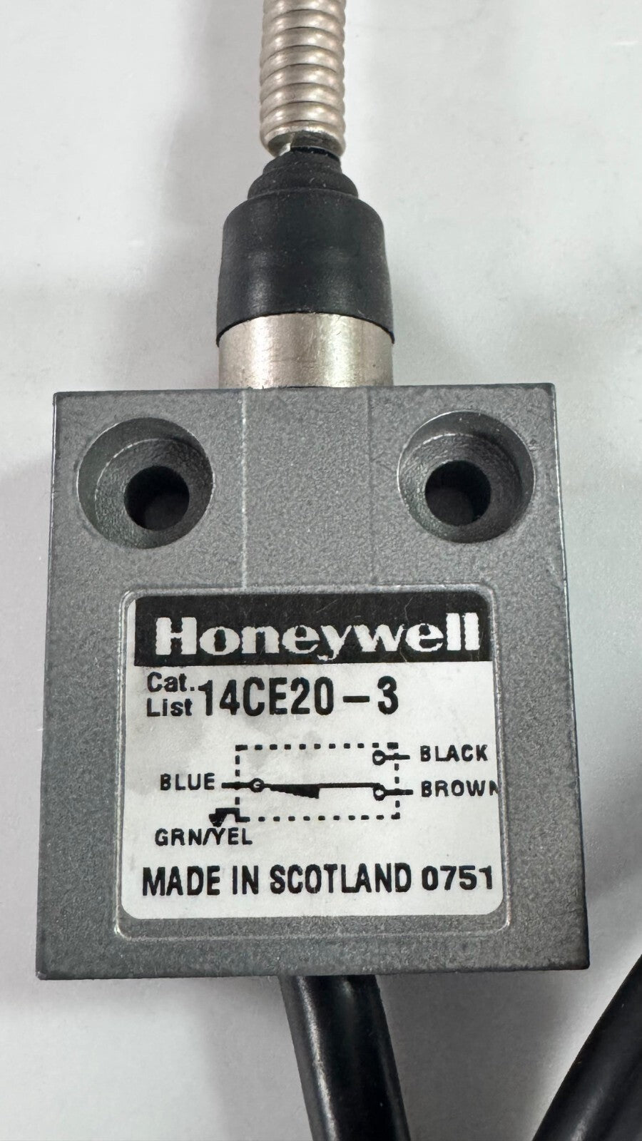 Honeywell 14CE203 Limit Switch |  AC14 D300 | DC13 R300| Made in Scotland1