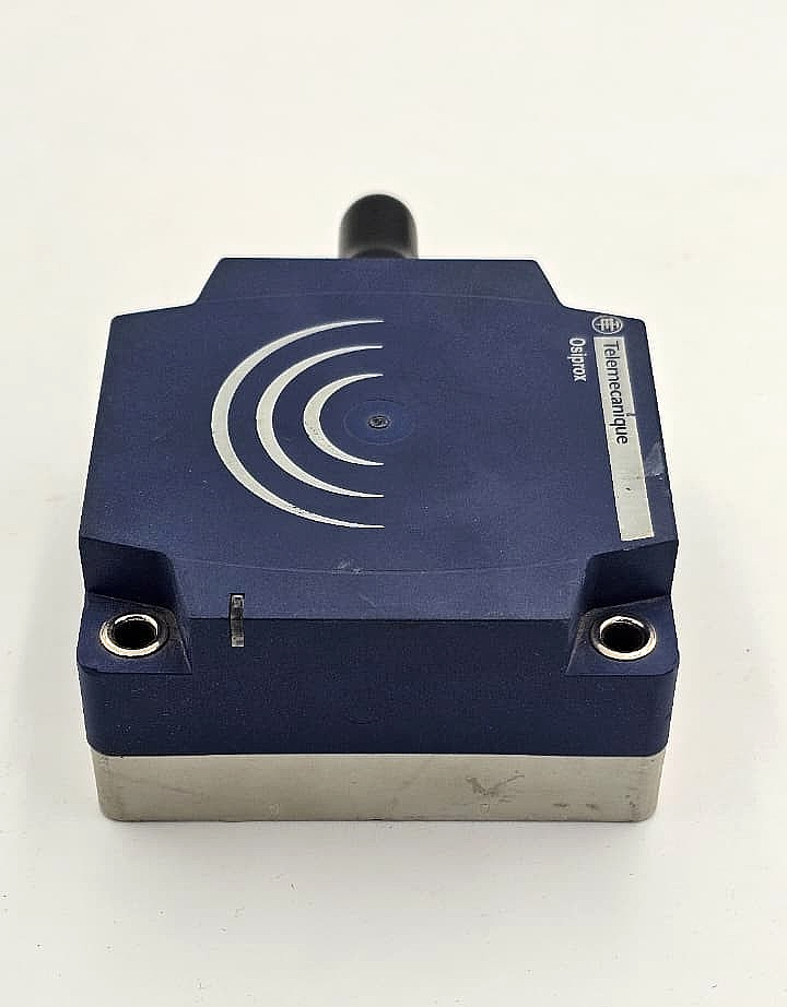 Telemecanique OsiProx | XS7D1A1CAMI2DIN | Inductive Proximity Sensor3