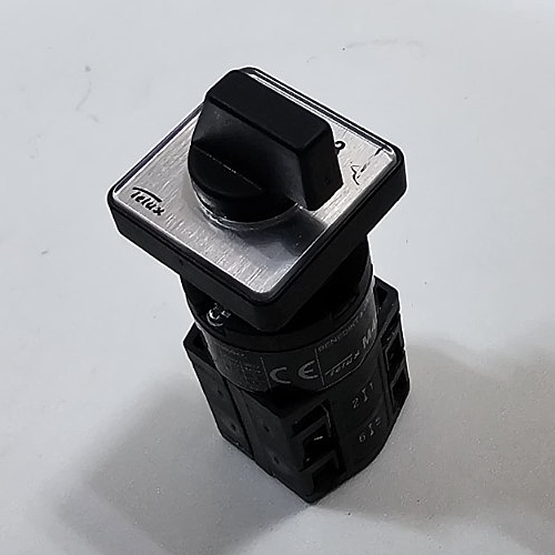 Benedikt & Jager Telux M4H Rotary Cam Switch – 380V | Made in Australia1