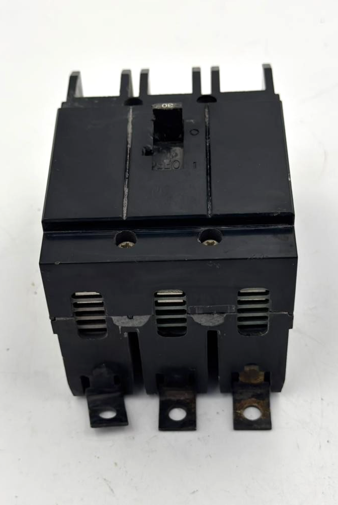 Circuit Breaker 30A | Made in Dominican Republic2