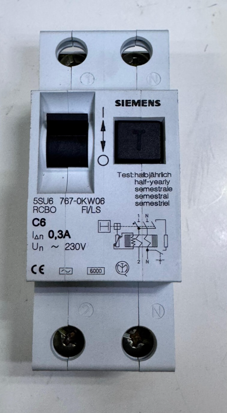 Siemens 5SU67670KW06 Residual Current Circuit Breaker 230V , 6A, 0.3AC1