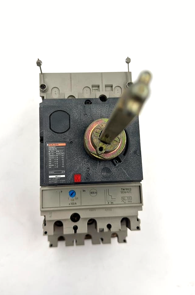Merlin Gerin NS100-160-250 Circuit Breaker | 100 A 1
