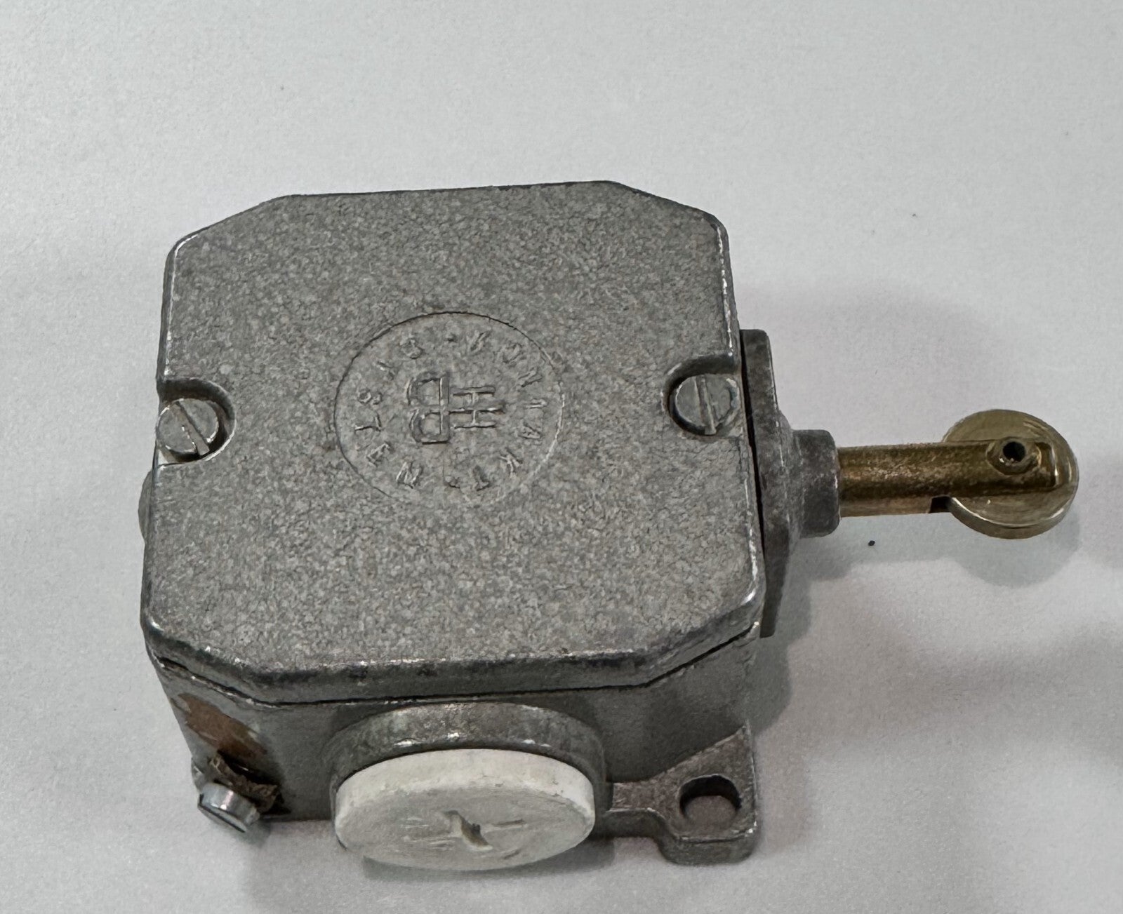 KONTAKTSYSTEM GWUIR44 Industrial Contact Unit – 500V~ 6A, IP55 Rated1