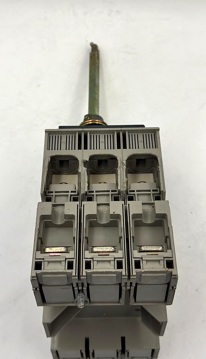 Merlin Gerin NS100-160-250 Circuit Breaker | 250 A 8