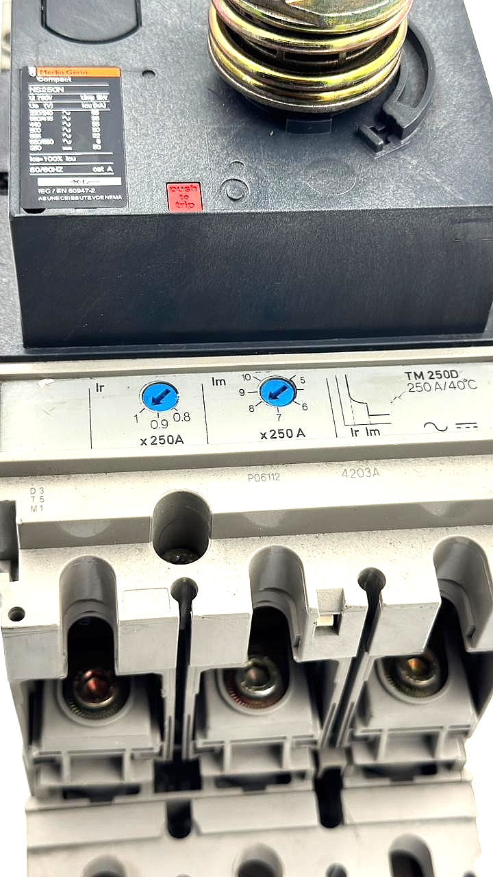 Merlin Gerin NS100-160-250 Circuit Breaker | 250 A 4