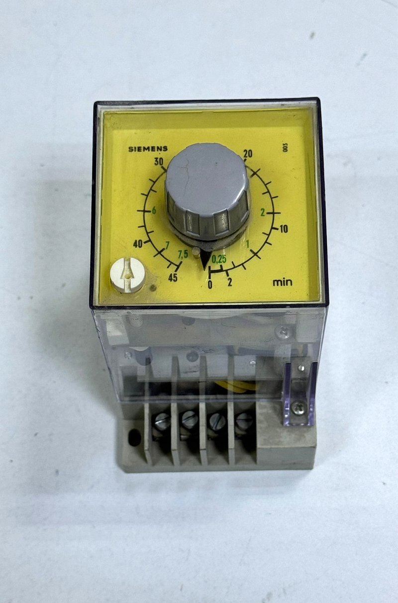 Siemens | 7PR30 511  | Time Relay | 220V | Made In Germany0