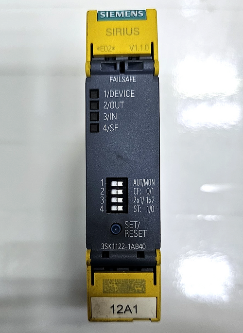 (Sold As Spare Part) Siemens Sirius 3SK11221AB40 Safety Relay | 24V DC1
