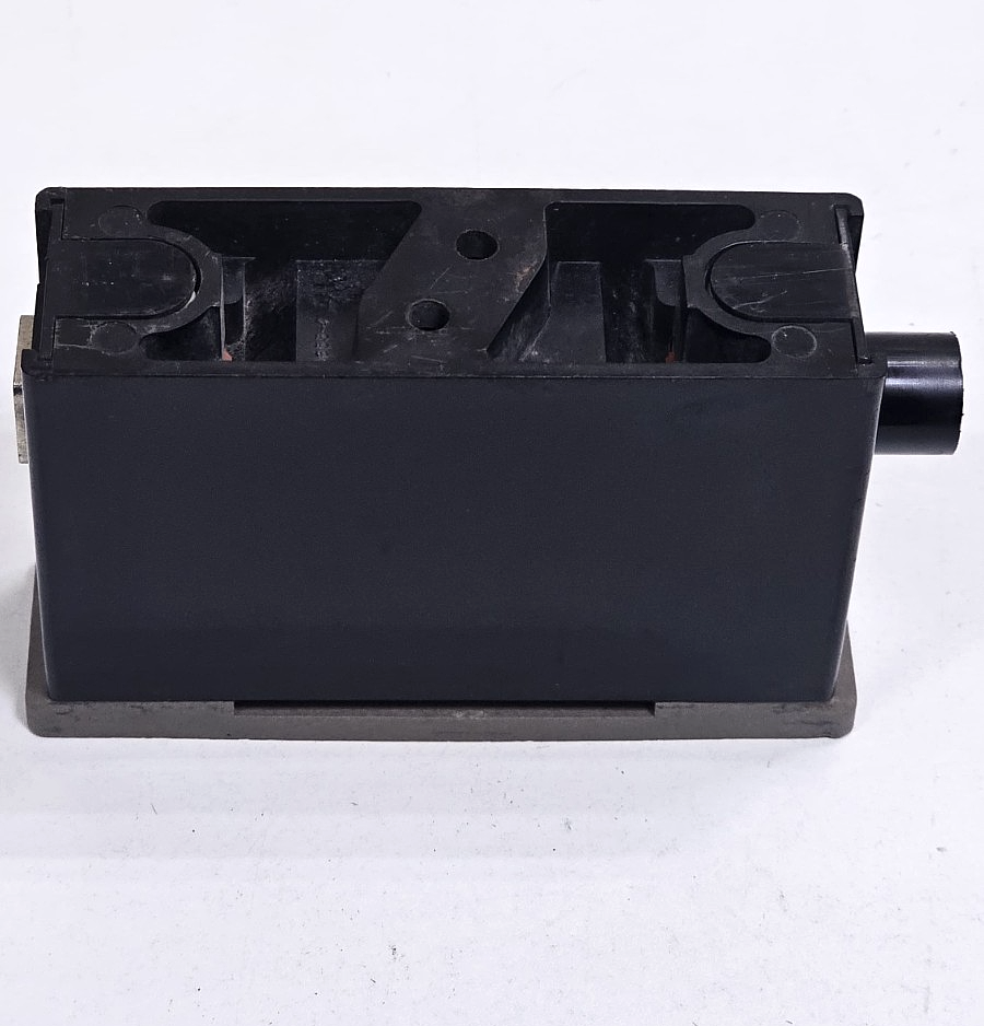 MEM | M | 63A 415V Fuse & Holder | Industrial Electrical Fuse Base1