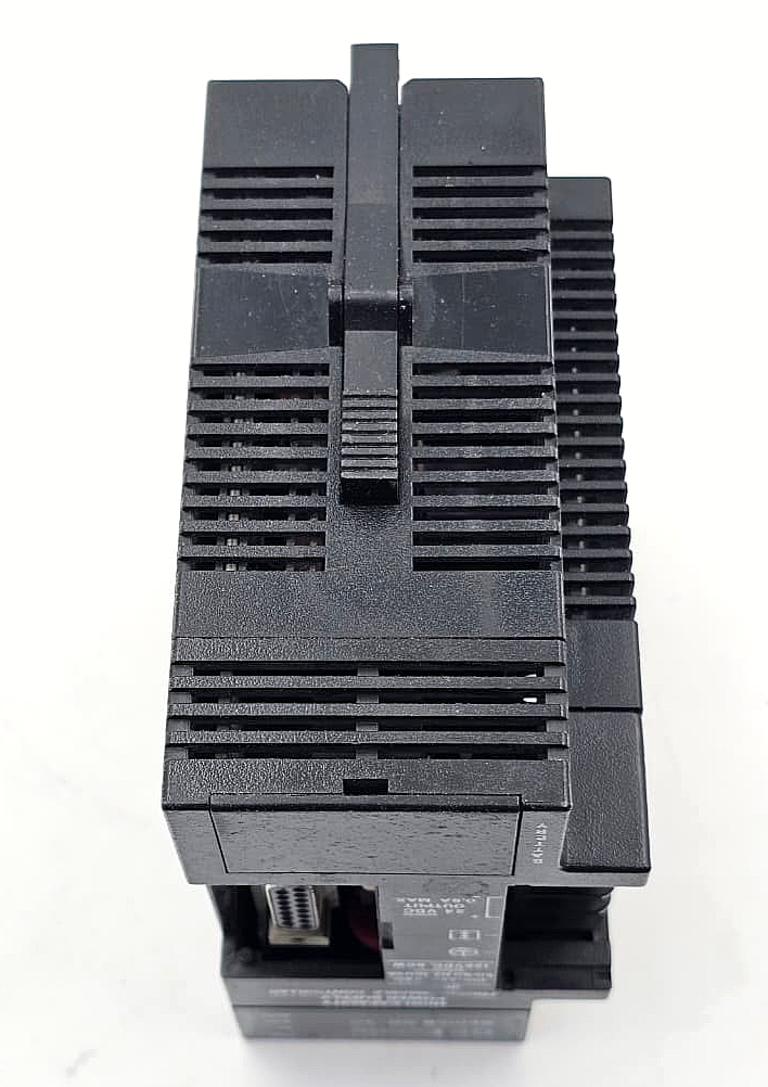 GE Fanuc Series 90-30 IC693PWR330B / 100-240VAC / 100VA / 125VDC / 50W / USA7