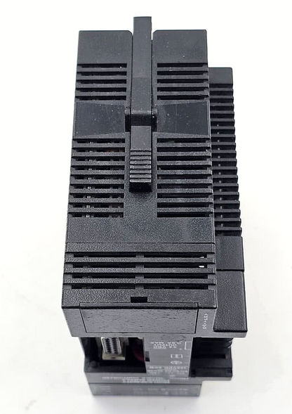 GE Fanuc Series 90-30 IC693PWR330B / 100-240VAC / 100VA / 125VDC / 50W / USA7