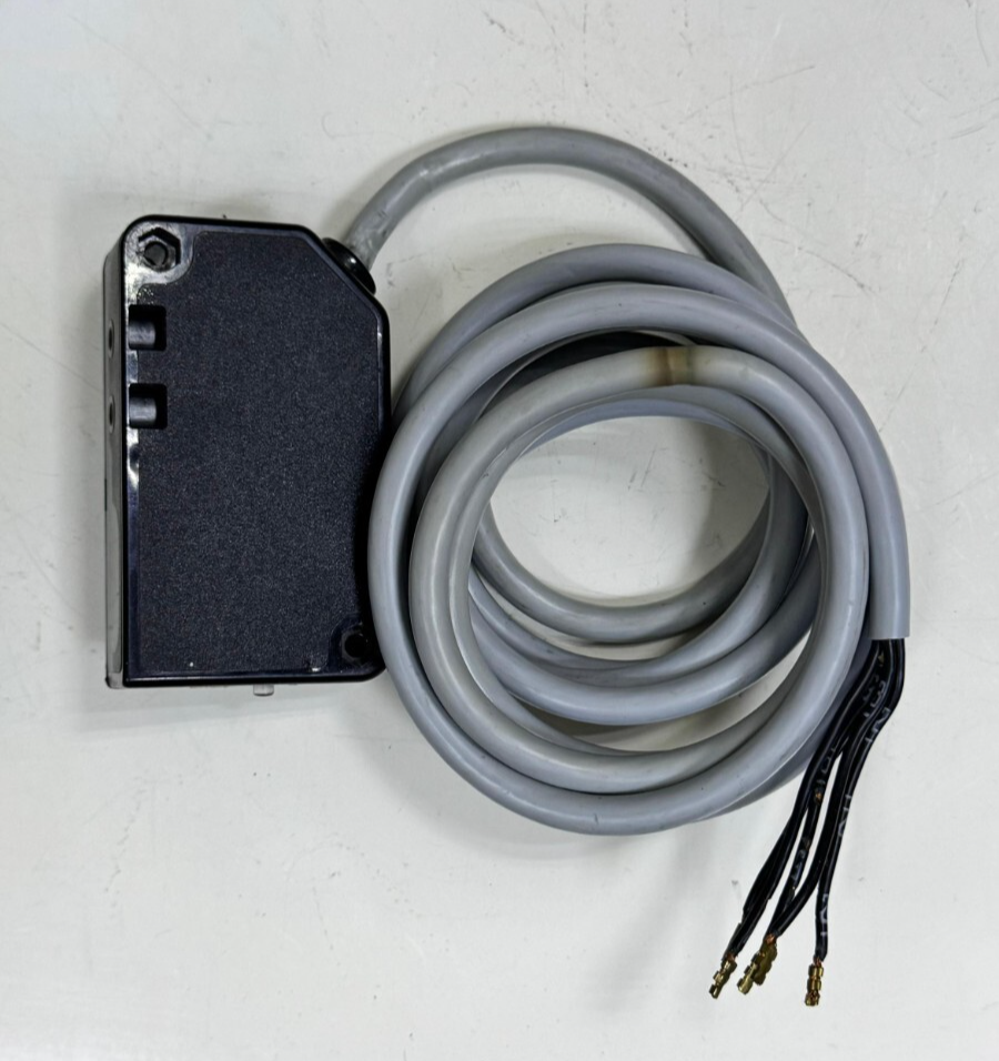 VISOLUX RLR 96/8 2BEK Photoelectric Sensor | 220V 3VA | Industrial Automation0
