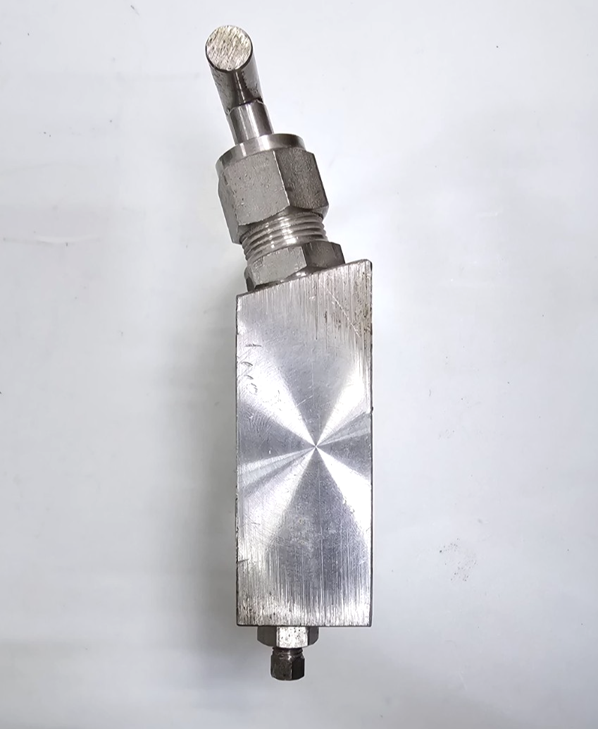 3VBSS 3Valve Manifold – Stainless Steel Block & Bleed Valve1