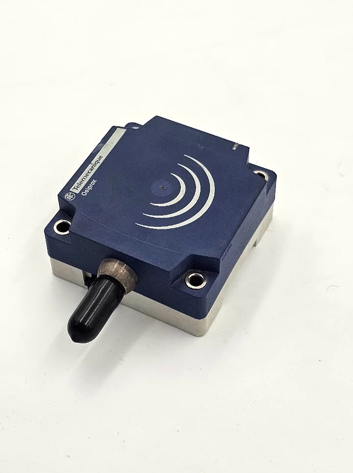Telemecanique OsiProx | XS7D1A1CAMI2DIN | Inductive Proximity Sensor0