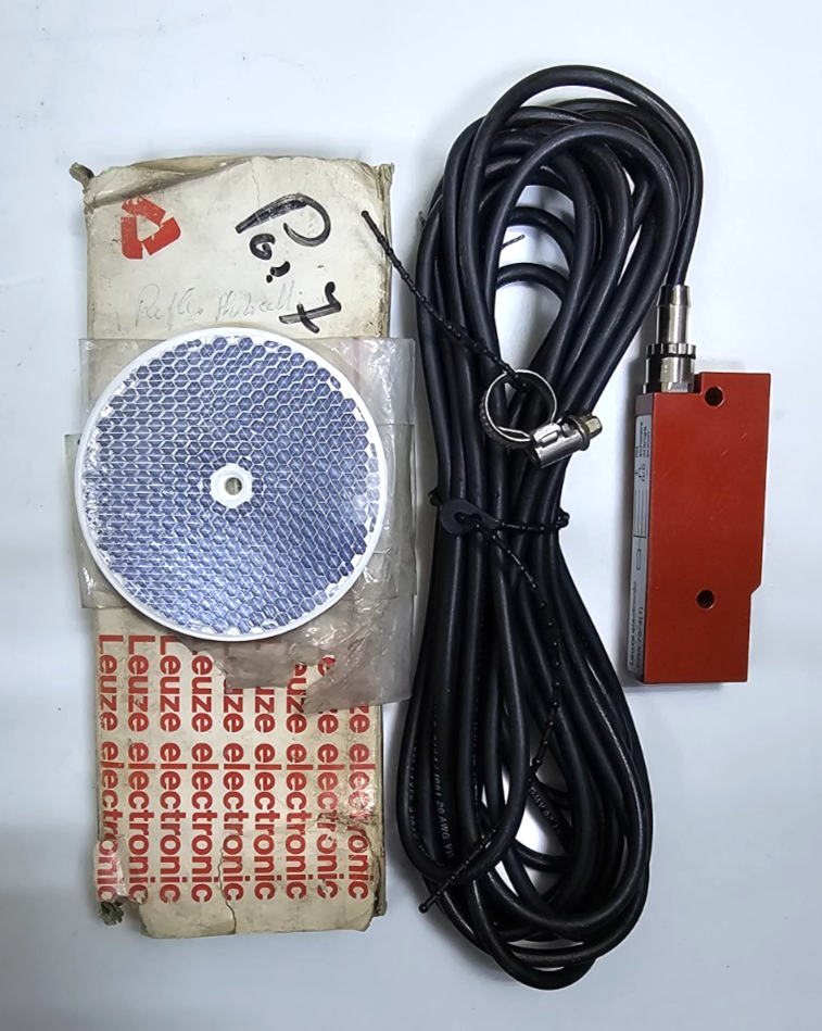 Leuze Electronic PRK 72/4(1) Photoelectric Sensor/Triple mirror |Made In Germany0