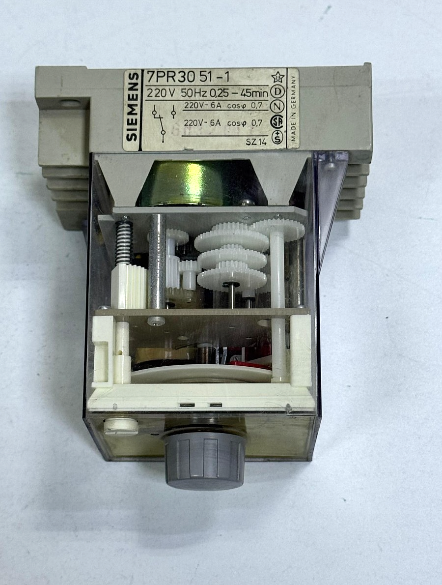 Siemens | 7PR30 511  | Time Relay | 220V | Made In Germany1