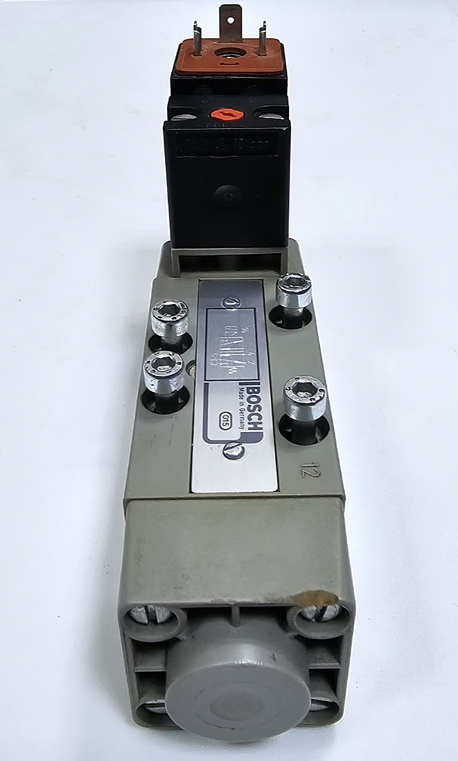 Bosch Rexroth Solenoid Valve 1 824 210 223 – 24V, Made in Germany8