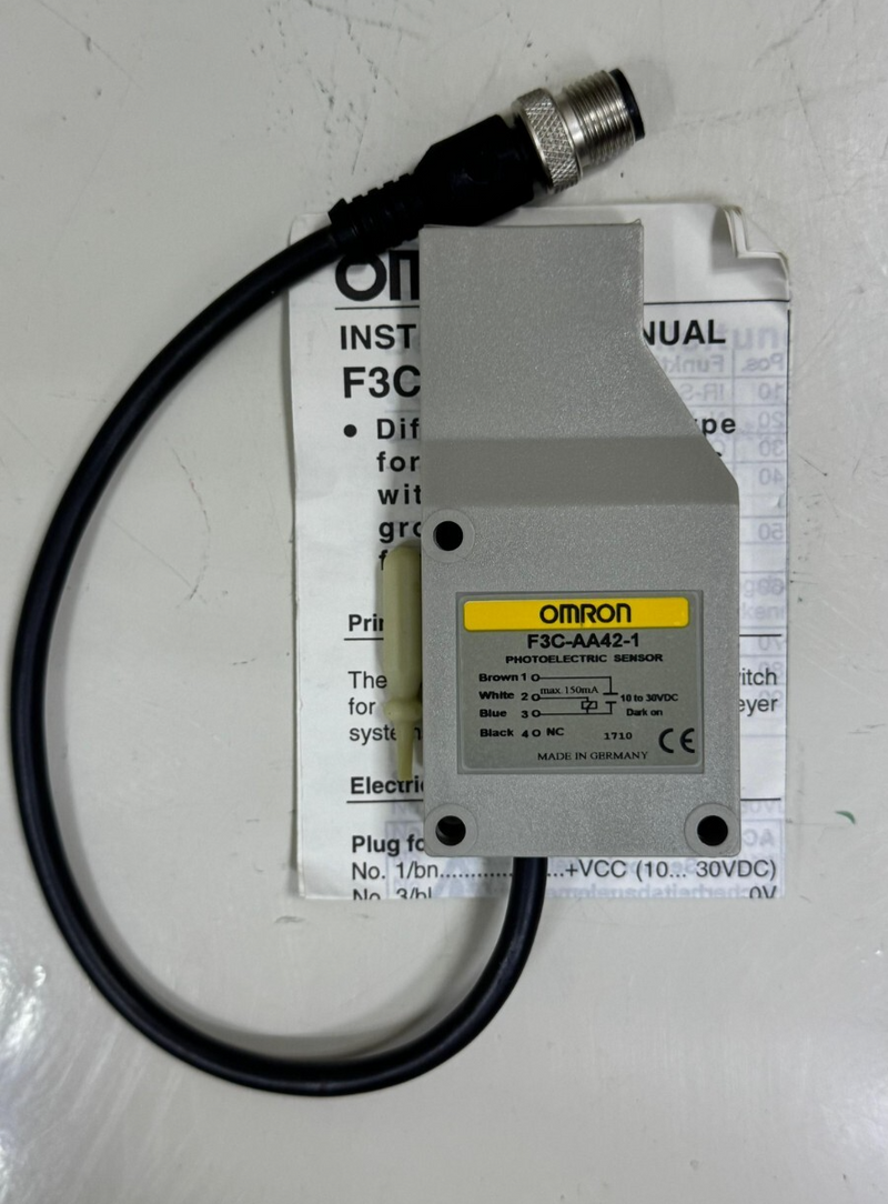 Omron F3CAA421 Photoelectric Sensor – 10–30VDC| Made in Germany0