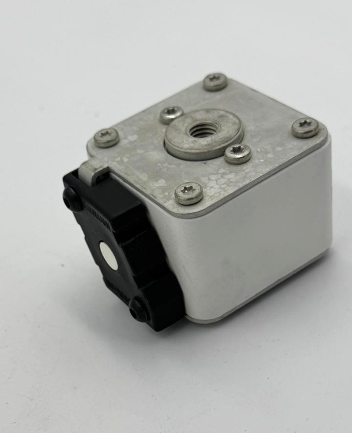 Eaton Bussmann | 170M5464 |  Fuse Set | 800A | Made in Hungary ( Pack of 3 )4