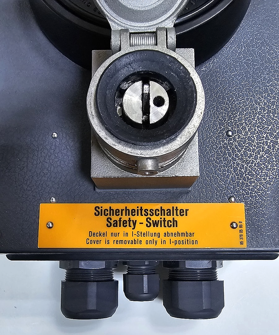 STAHL 8537/17057000 ExplosionProof Safety Switch1